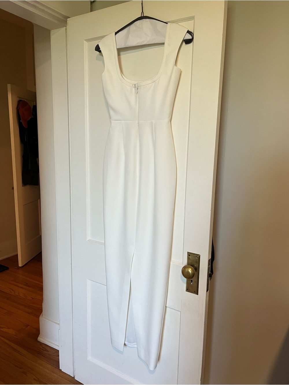 Sleek Scoop-Neck Cap-Sleeve Maxi Dress in White - Picture 4 of 6